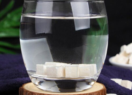 白茯苓可以泡水喝吗