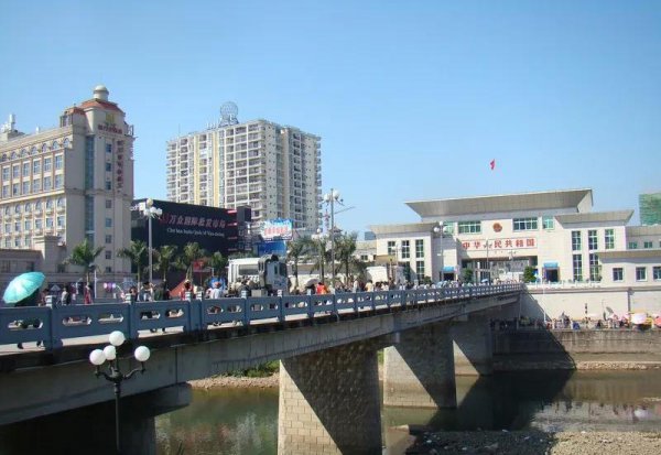 东兴是哪个省的城市