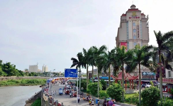 东兴是哪个省的城市