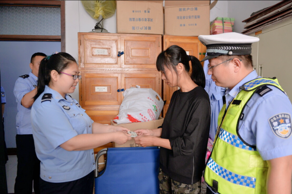 身份证上的照片可以自己提供吗