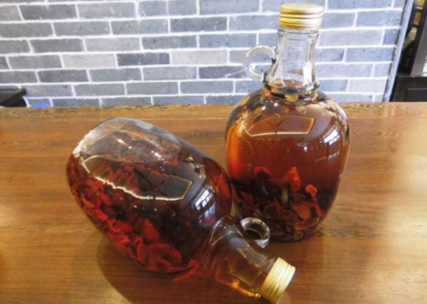 泡酒用什么容器好