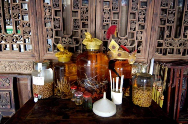 泡酒用什么容器好