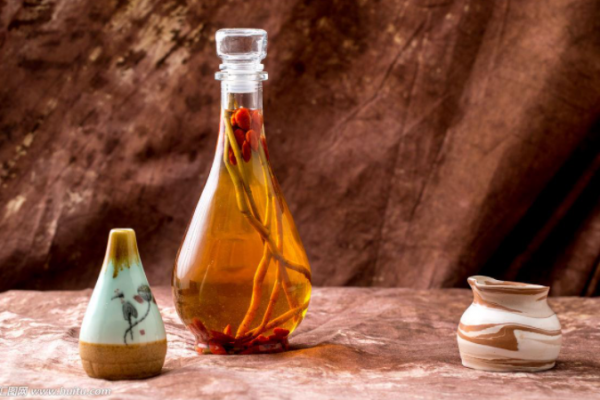 泡酒用什么容器好