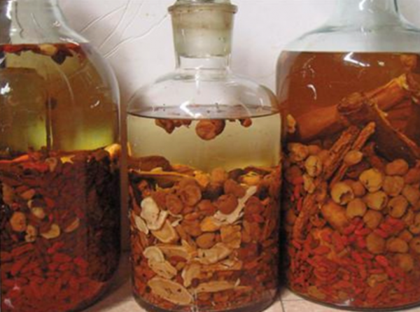 泡酒用什么容器好