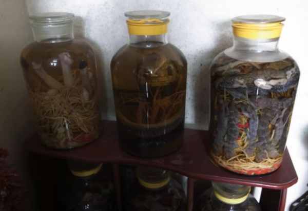 泡酒用什么容器好