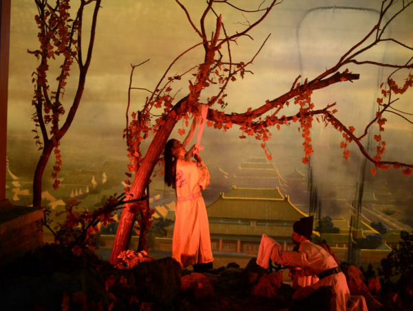 红月亮形成的原因是折射还是反射