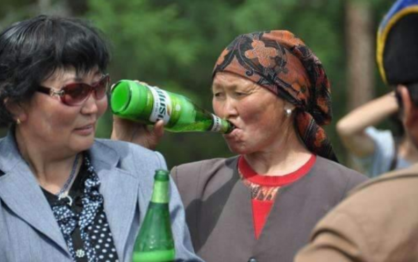 正常人一般能喝几瓶乌苏啤酒