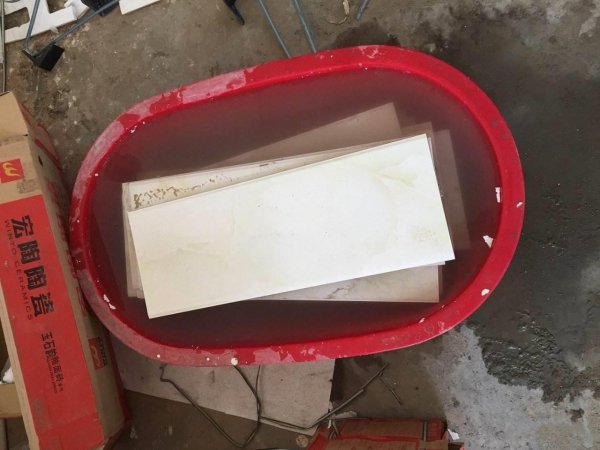 泡水瓷砖和不泡水瓷砖哪种好