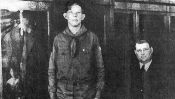 目前世界上最高的人身高是多少厘米