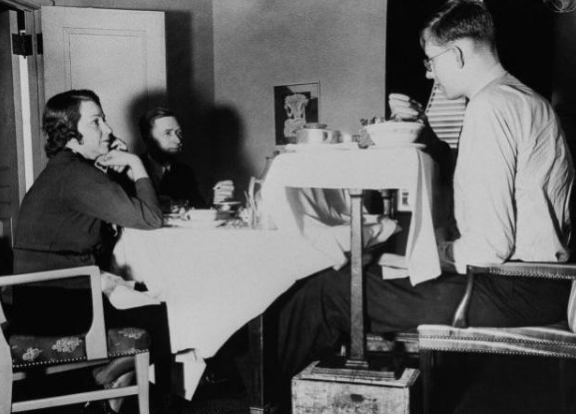 目前世界上最高的人身高是多少厘米