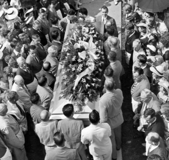 目前世界上最高的人身高是多少厘米