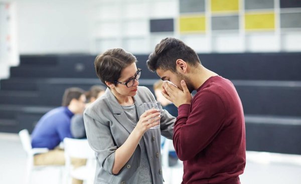 怎么去疏导心情低落的人