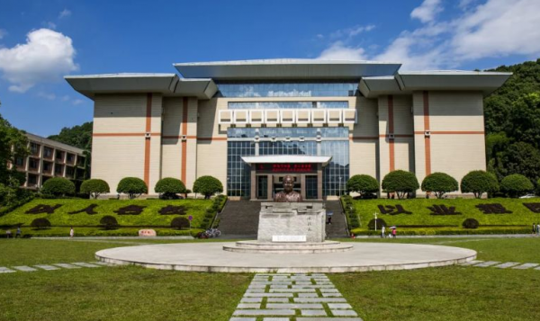 吉首大学是几本学院