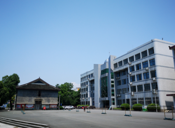 吉首大学是几本学院
