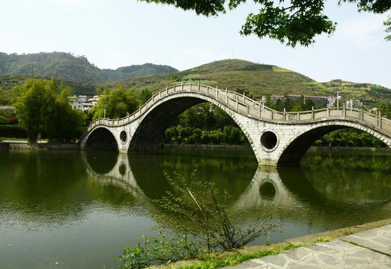 吉首大学是几本学院