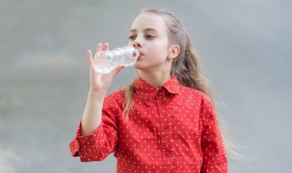 给爸爸买水杯刻什么字好 给爸爸买水杯刻哪些字好