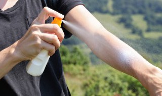 防晒霜喷雾怎么用才正确 防晒霜喷雾的正确使用方法