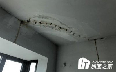 楼上漏水楼下墙体渗水怎么办 如何补漏的效果才最好