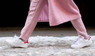 鞋里发黄怎么清洗变白 鞋子发黄了用什么可以变白