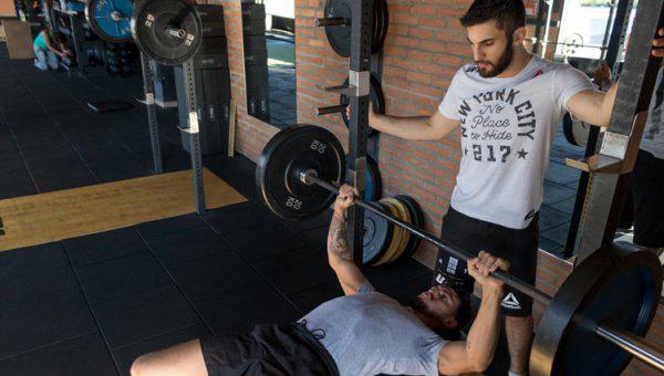 杠铃推举一般人多少kg