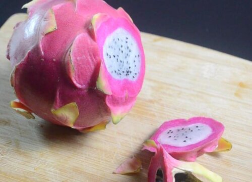 火龙果怎么剥皮简单