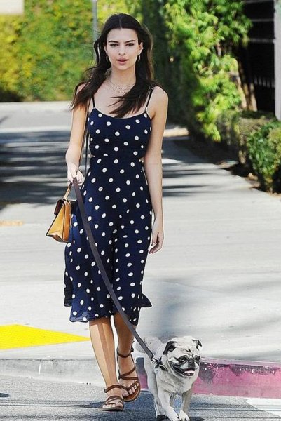 罗马鞋搭配什么衣服好看