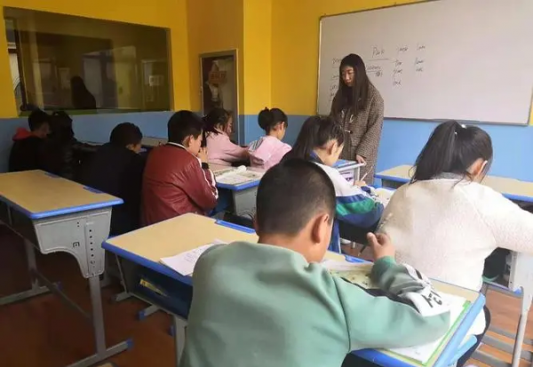 俄语和英语哪个难