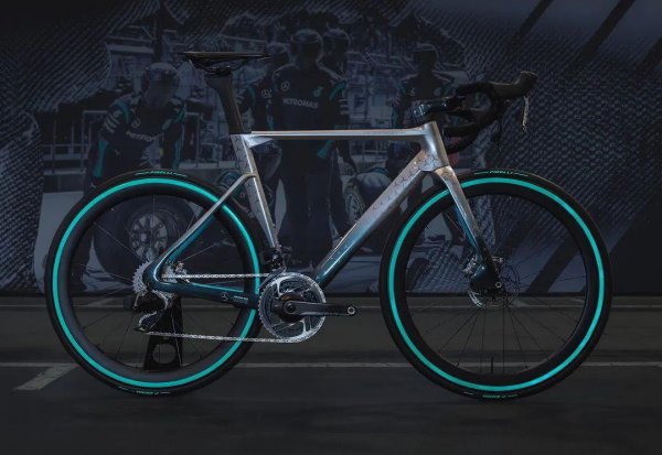 pzero是什么牌子的轮胎