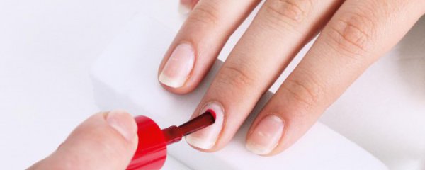 指甲油是用什么做的