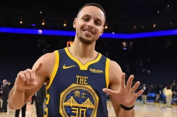 库里是黑人还是白人