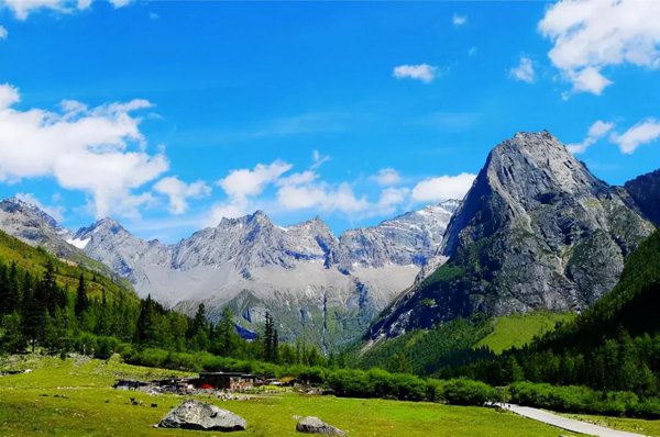 四姑娘山在四川的哪个地方
