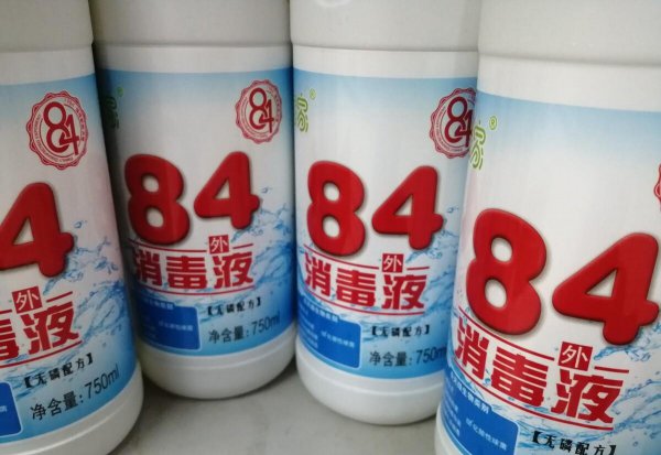 厕所里的小黑虫怎么清除