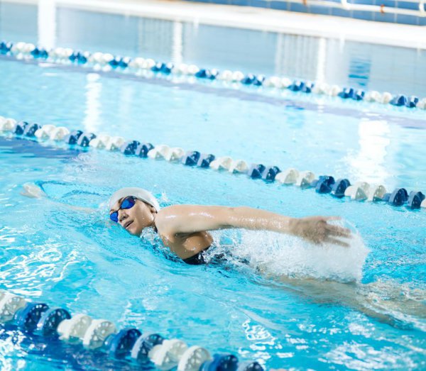 自由泳换气正确方法