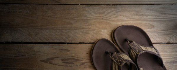 凉拖鞋磨脚怎么办