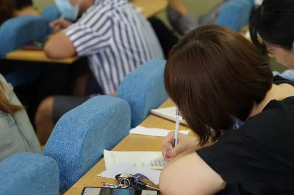 专硕和学硕的含金量一样吗哪个好考