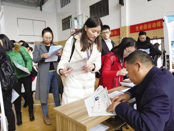 专硕和学硕的含金量一样吗哪个好考