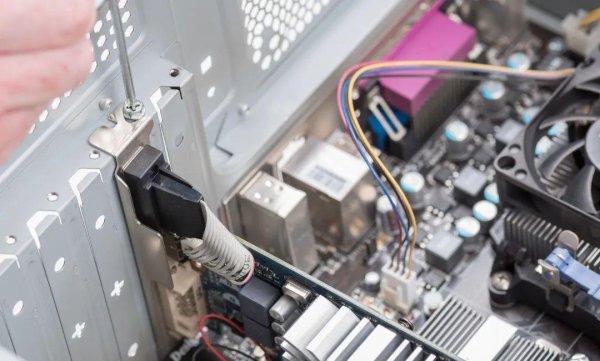 电脑节能模式黑屏怎么办