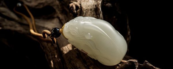 男人挂件戴什么好