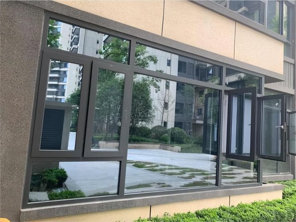 一楼带院子的房子真实感