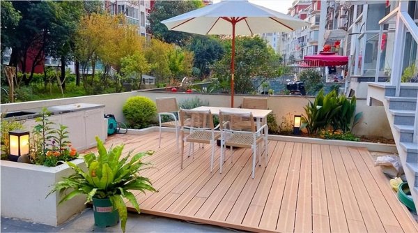 一楼带院子的房子真实感