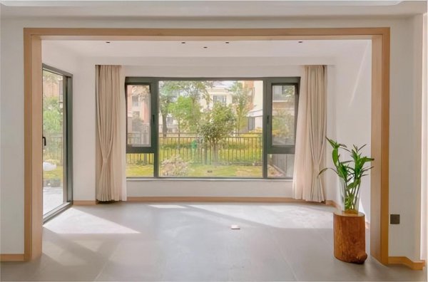 一楼带院子的房子真实感