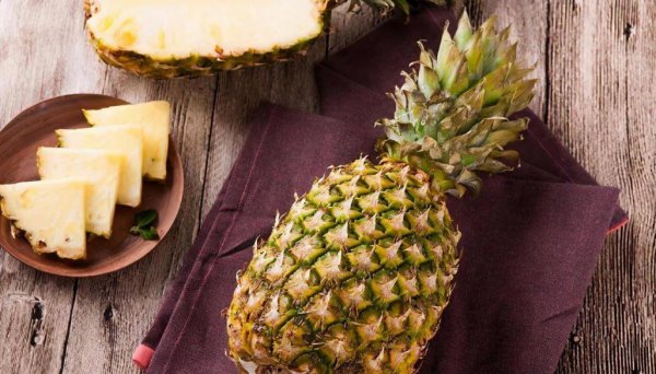 和菠萝长得一样水果叫什么名字