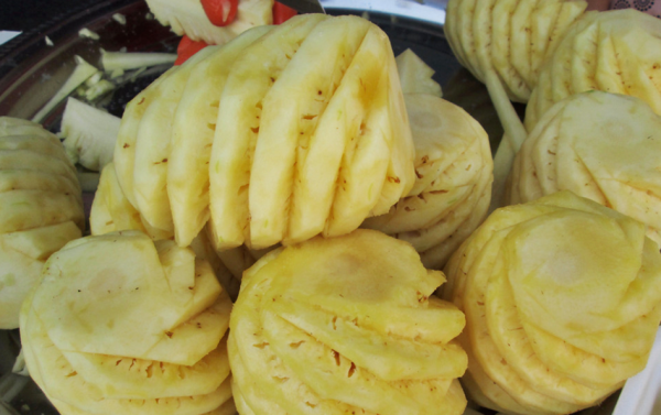 和菠萝长得一样水果叫什么名字