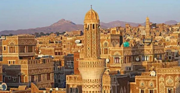 亚丁湾具体位置在哪里