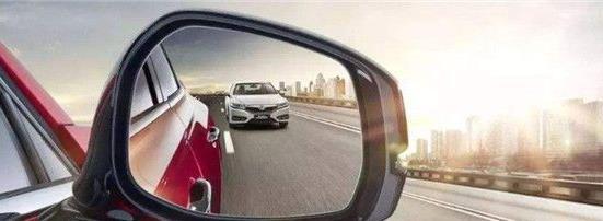 轿车调后视镜的最佳位置