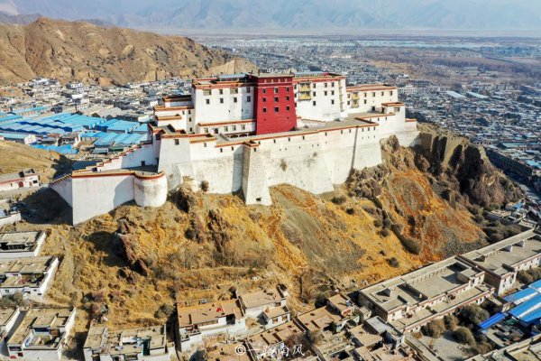 珠穆朗玛峰在哪里个城市