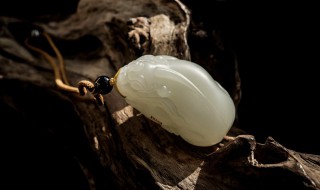 男人挂件戴什么好 男人戴什么吊坠招财