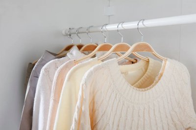 彩色衣服退颜色怎么还原 如何让掉色的衣服恢复正常色彩