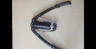 握力棒的正确锻炼方法 臂力器怎么练才能练出肌肉与力量