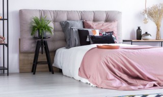 床头放三样东西最旺财 什么物品放床头旺财呢